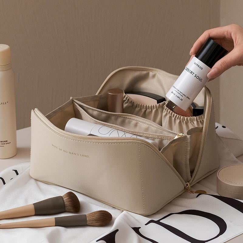 trousse de maquillage avec compartiments
